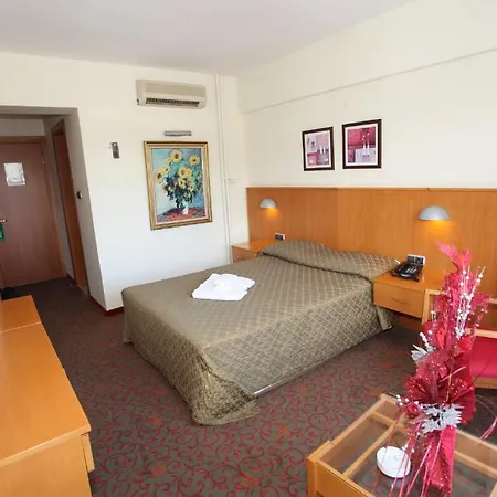 Yafeya Hotel 3*